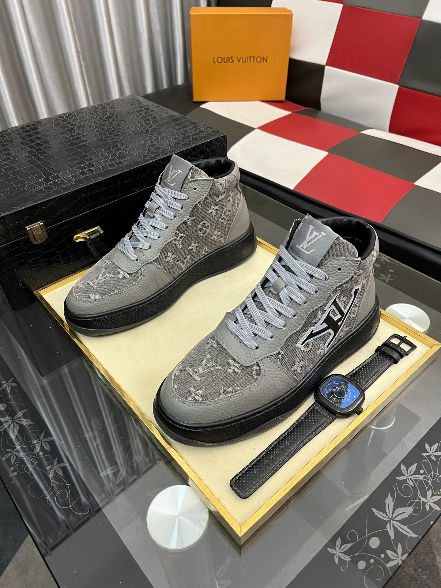 Ex-factory price: 438⌚️⌚️[LOUIS VUITTON] Same style as Louis Vuitton* official website 🚹Men's high-top casual shoes❤️Same style as popular celebrities and big names ~ Best-selling at home and abroad Lv focuses on the checkerboard series...Imported first-layer cowhide with special fabric ➕Full cotton, code number: 38-443️⃣Colors available